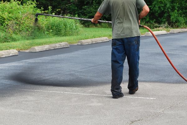 Lot Sealcoating in Kenner